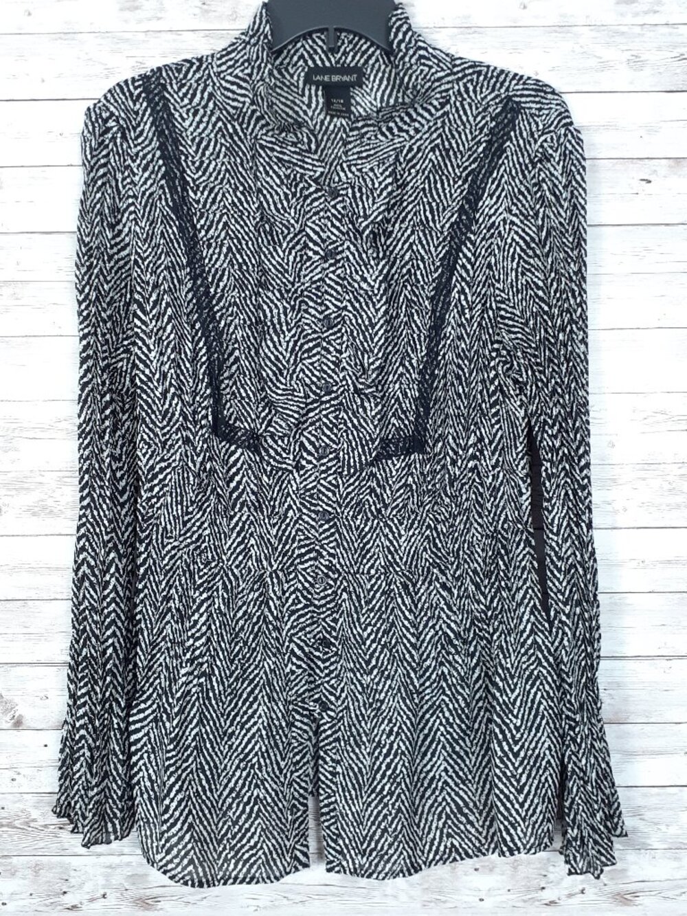 Lane Bryant Womens Top 14/16 Button Up Crinkle Material Ruffles Lace 2B